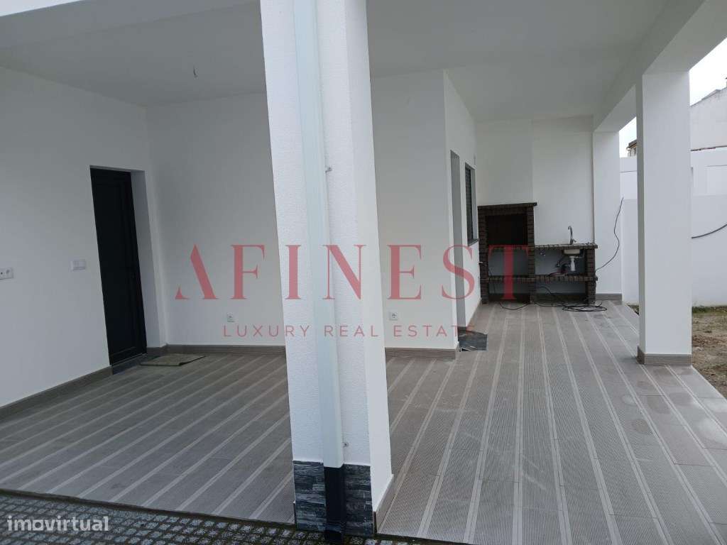 Moradia T3+1 com Excelentes Áreas e Espaço Exterior | Fernão Ferro - Grande imagem: 4/14