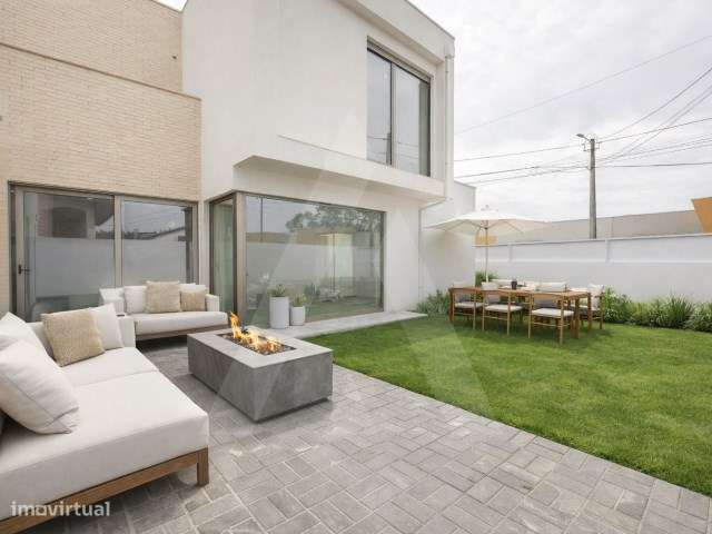 Moradia T4 + 1 de arquitetura moderna a 7 minutos do centro de Aveiro-5
