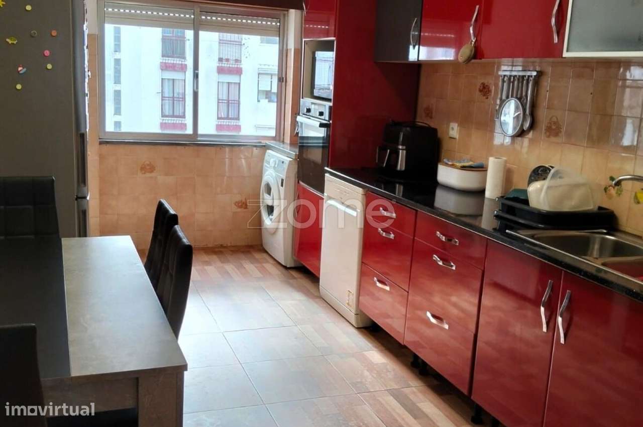 Excelente T2 com Arrecadação e ar condicionado-2