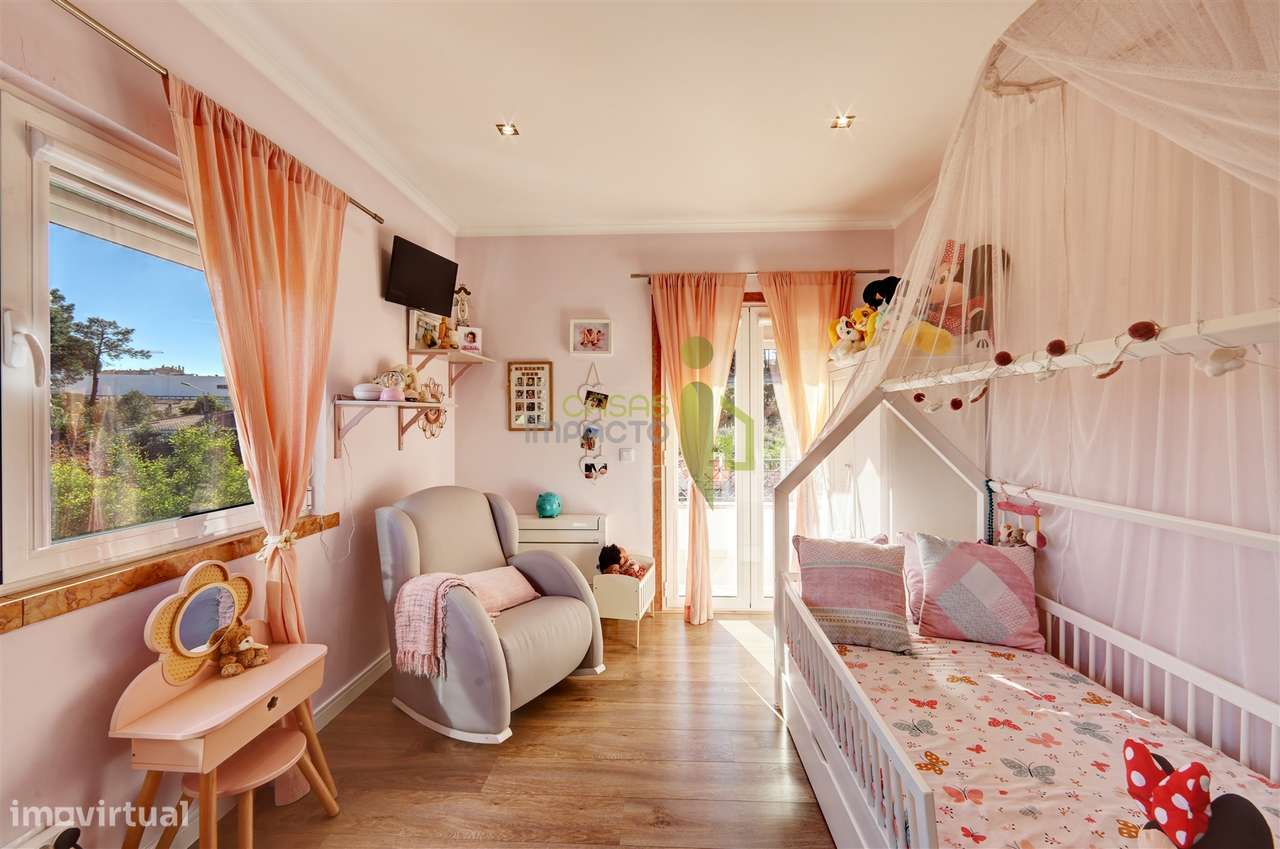 Moradia Clássica T3 transformada em T4, em Rio de Mouro, Sintra-19