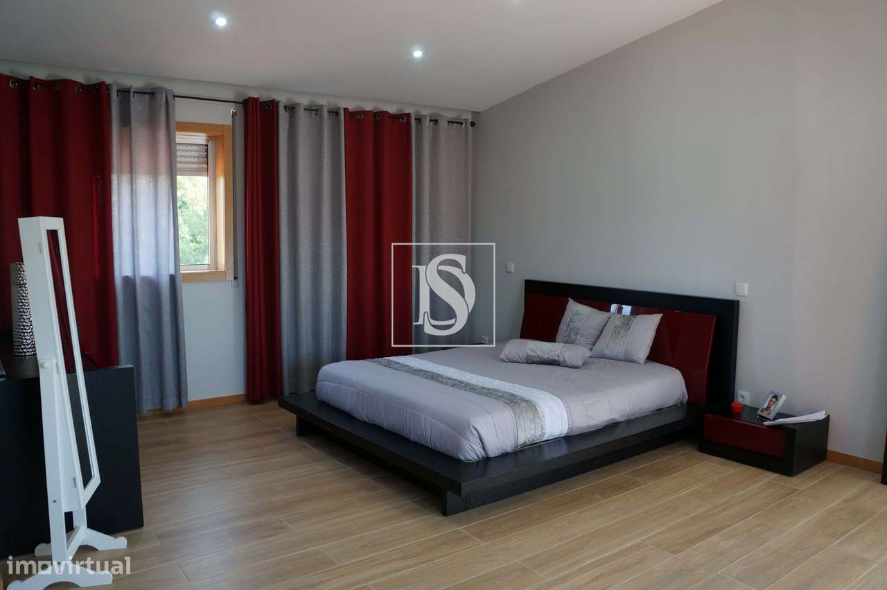 Moradia Isolada T3 em Vilar de Andorinho-30