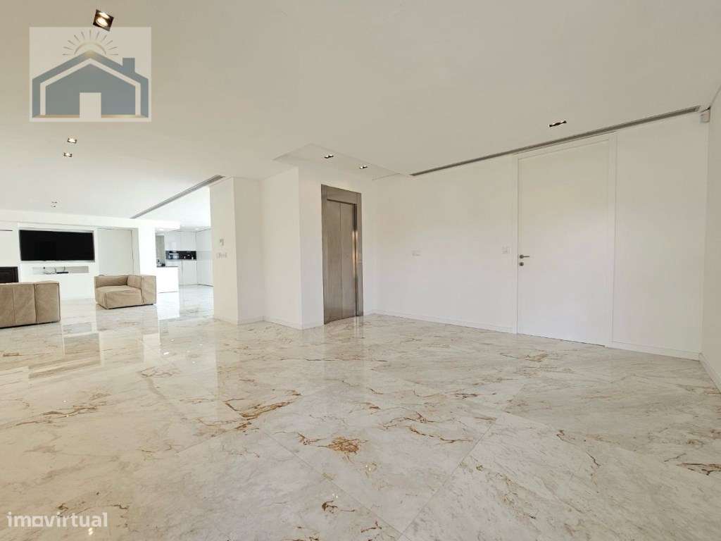 Moradia de Luxo Exclusiva em Apúlia-11