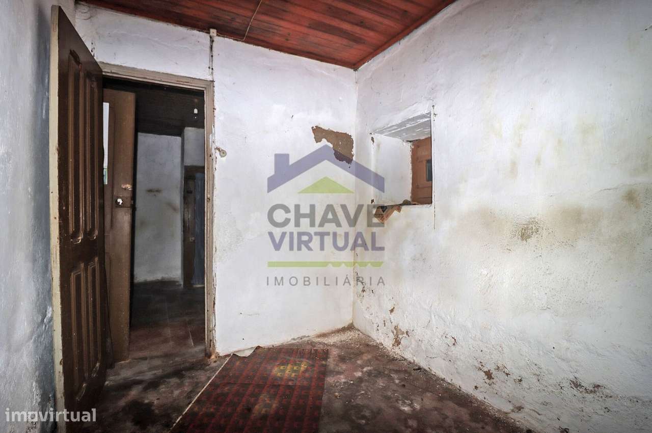 Moradia V2 com Terreno e Anexos - Bombarral - Delgada-14