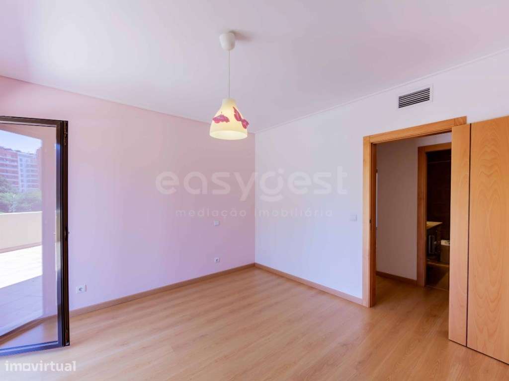 T2 Colinas do Cruzeiro com garagem para mais de 20 carros e terraço...-14