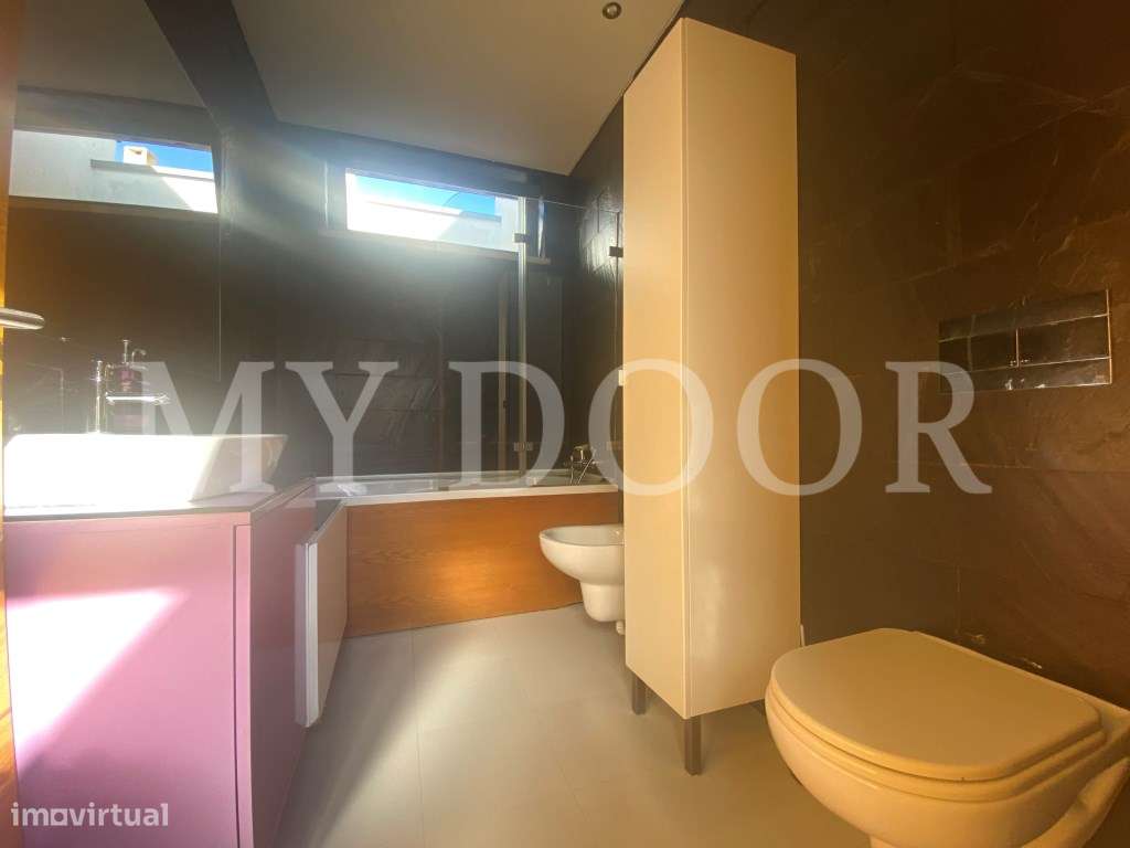 Loures - V4+1 Moradia c/ Piscina Privada - Varanda - Box + 2 parque...-33