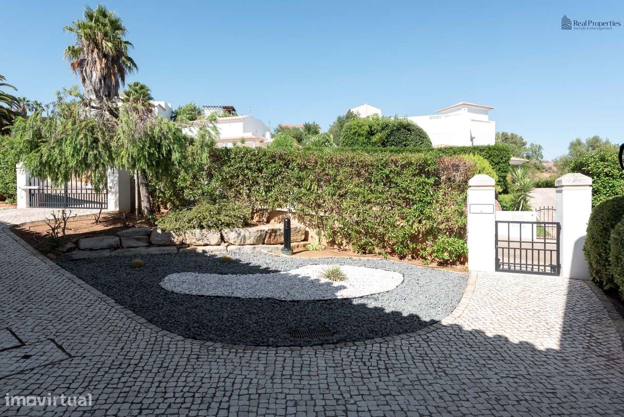 Moradia Térrea T4 Isolada em Albufeira – Um Refúgio de Luz, Conforto e-41