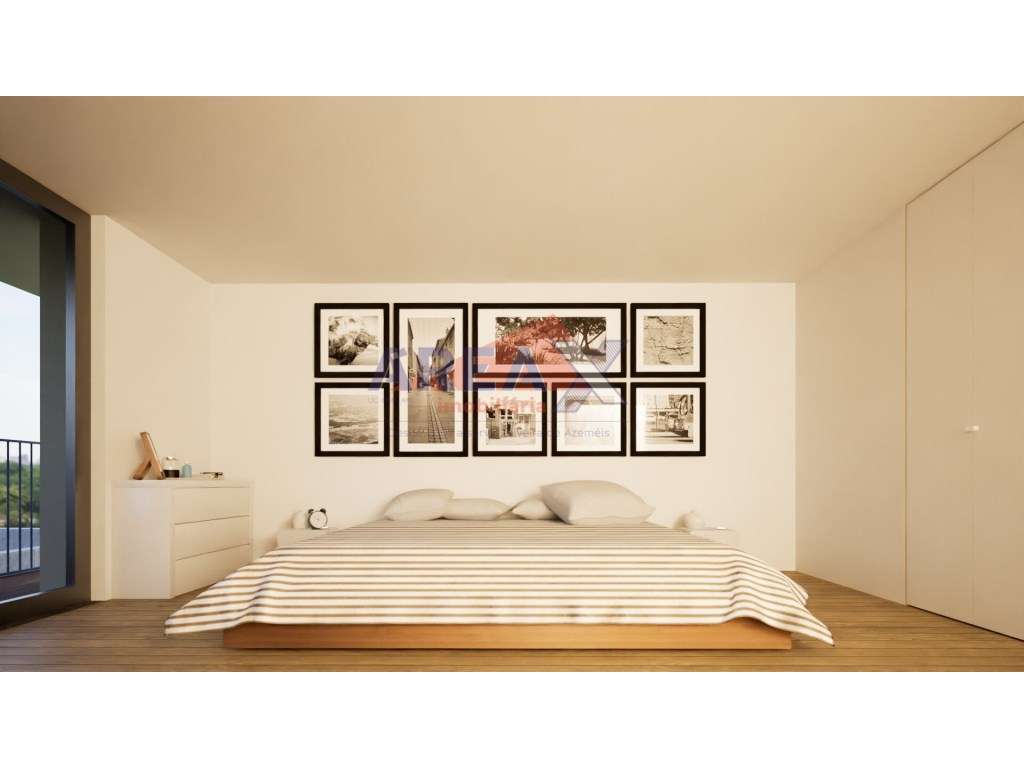 Moradia geminada T4, de arquitetura contemporânea-9