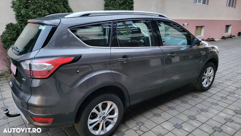 Ford Kuga 2.0 TDCi 4WD Powershift Titanium - 4