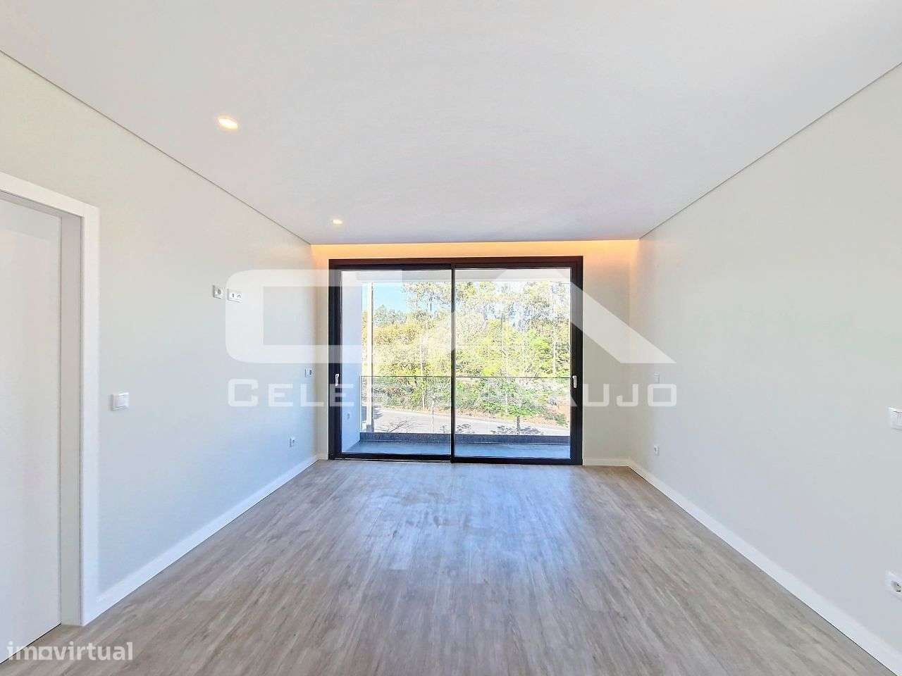 Moradia T3+1 Nova em Espinho-11