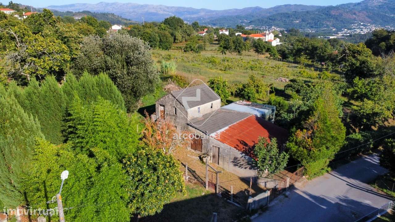 Quintinha com Potencial para Recuperação junto à Vila-19