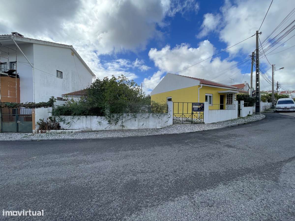 Moradia com 320m² de terreno e potencial incrível.-1
