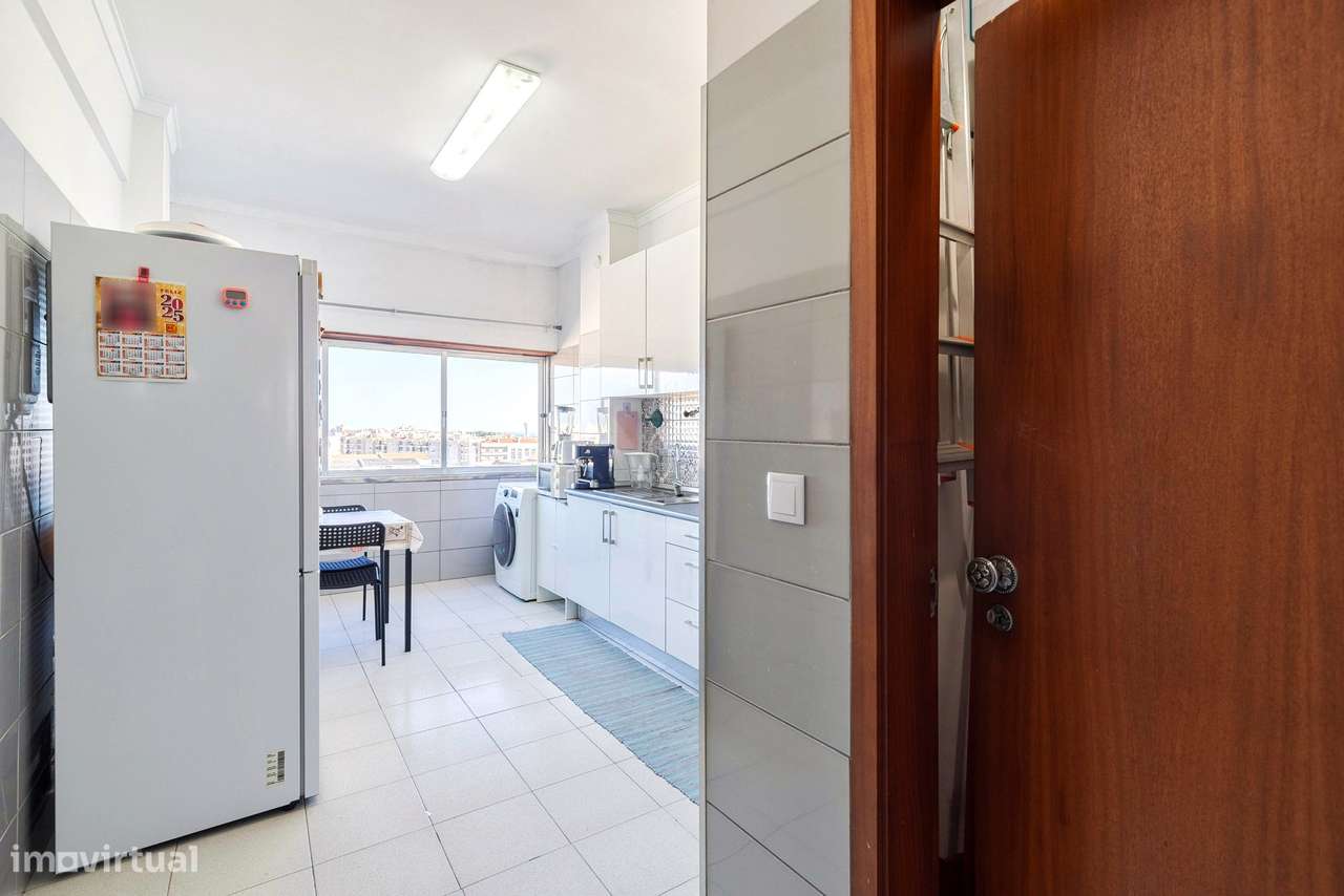 FEIJÓ - Espaçoso Apartamento T1 com varanda - Grande imagem: 5/29