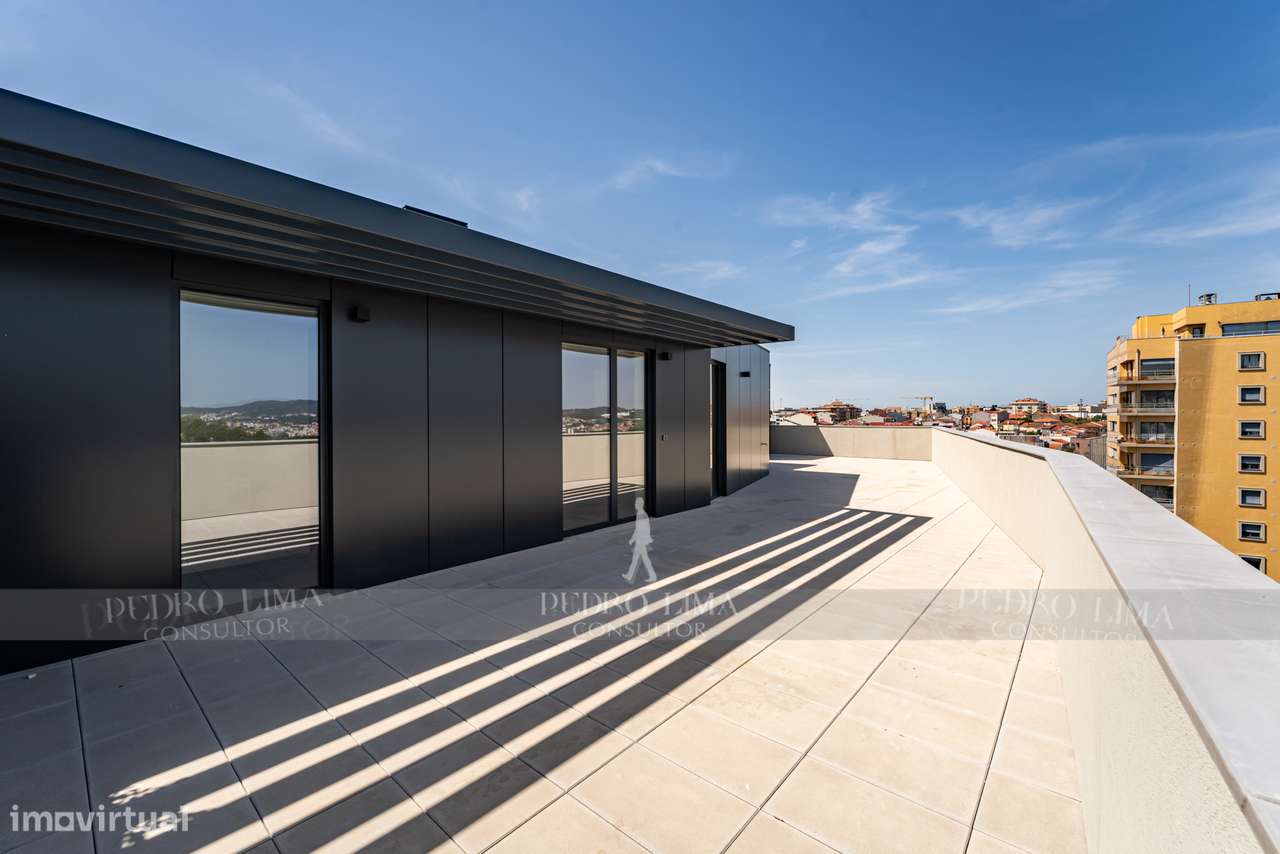 T2 NOVO com 241m2 com Terraços e 2 lugares de Garagem