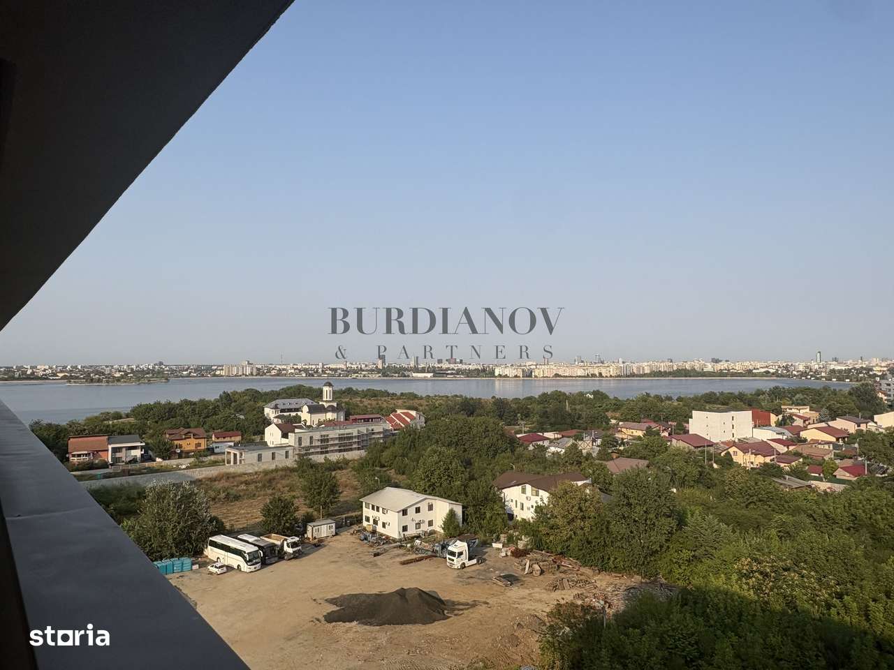 Apartament cu 3 camere - două băi - Etalon Lacul Morii - Vedere Lac-16