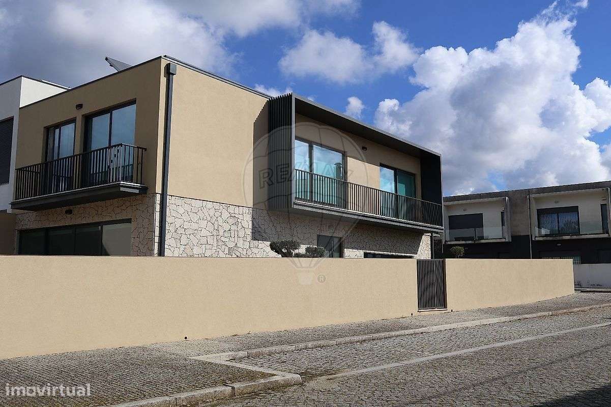 Moradia T4 para venda-18