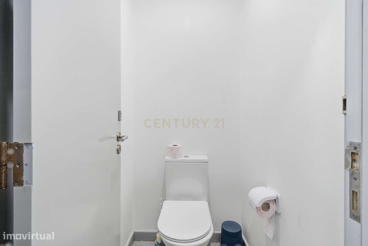 Prédio Comércio  (atualmente em uso na restauração - Café Snackbar)-15