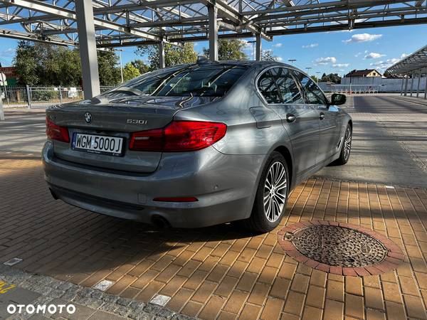 BMW Seria 5 530i xDrive Sport Line - 9