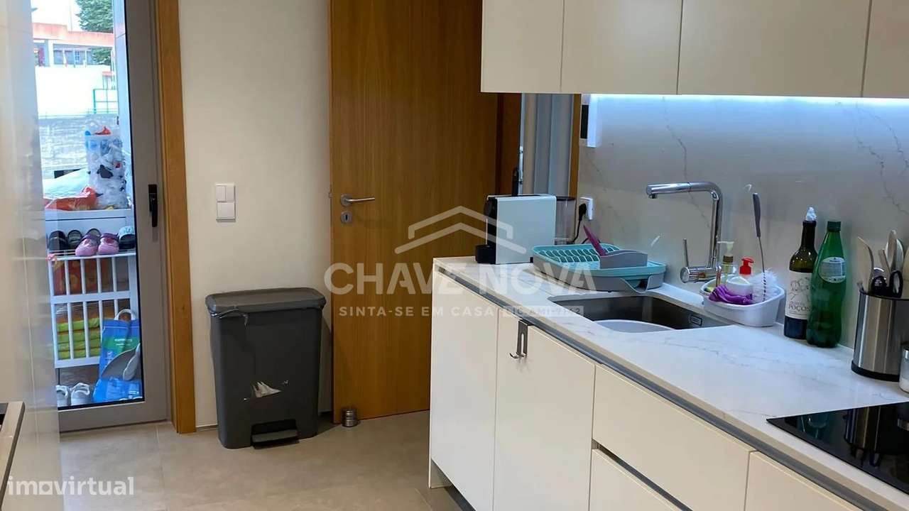 Apartamento T4 Duplex de Excelência – Paranhos-26