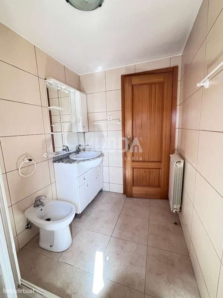 Moradia de 2 Pisos – Excelente Oportunidade em Romariz, Santa Maria da-12