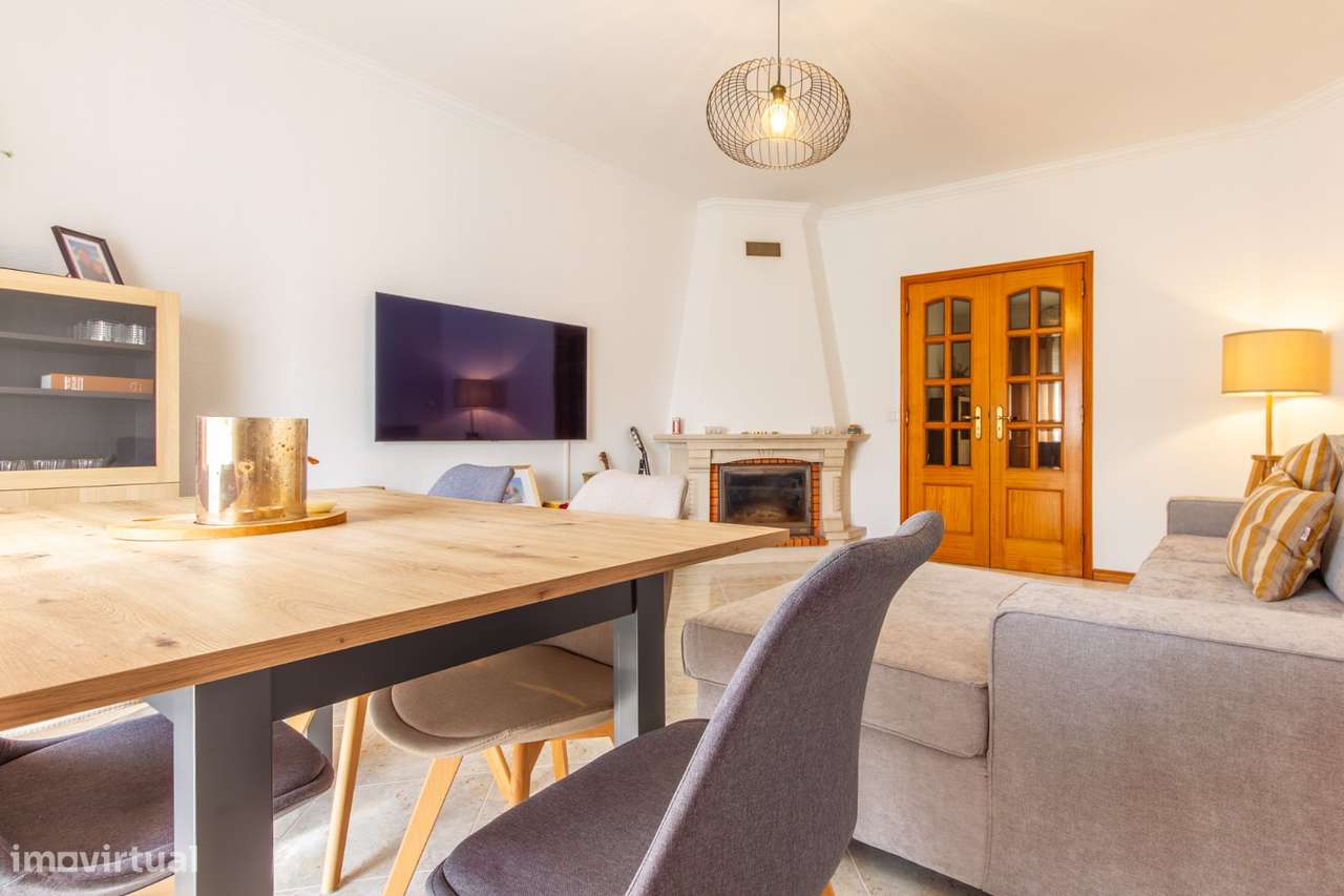 Quinta do Conde - Apartamento de 3 assoalhadas-varanda e arrecadação.-9