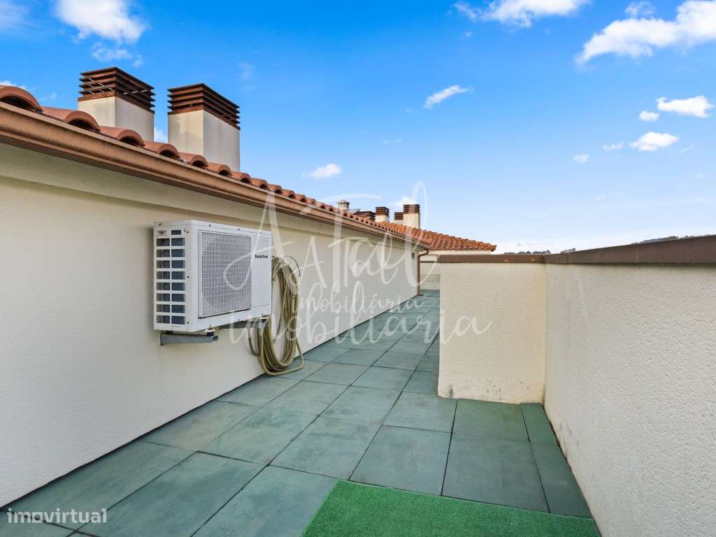 Duplex T5 no centro de Ponte de Lima com terraço panorâmico e 2 gar...-36