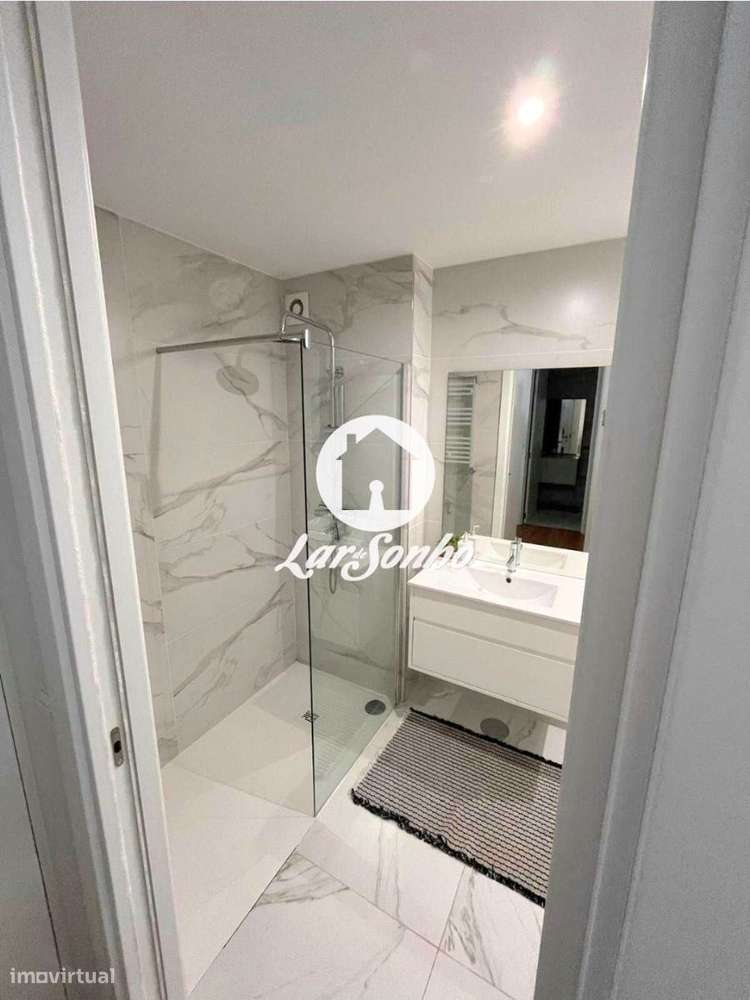 T2 praticamente Novo em Matosinhos-7