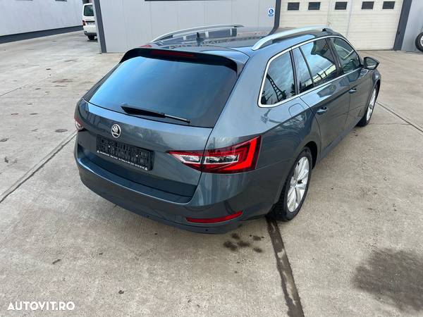 Skoda Superb Combi 2.0 TDI DSG Style - 6