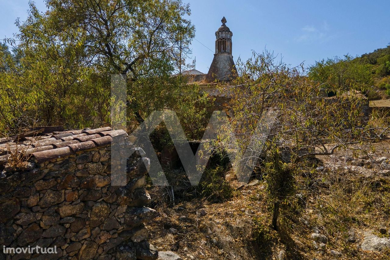 Ruína de 149m2  com terreno no Peral - São Brás de Alportel