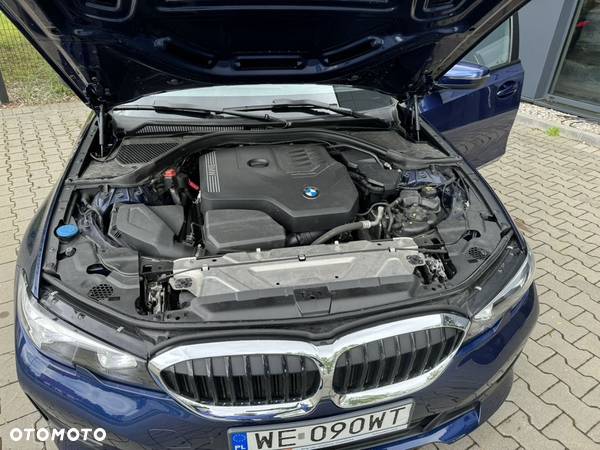 BMW Seria 3 330i Advantage sport - 33