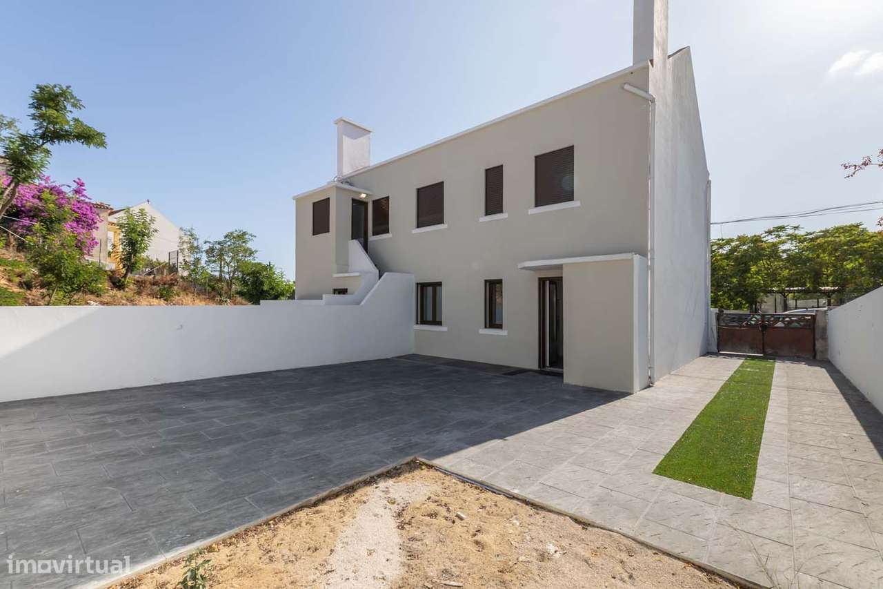 T3 NOVO – Apartamento com Espaço Exterior Único de 500 m² no Seixal-51