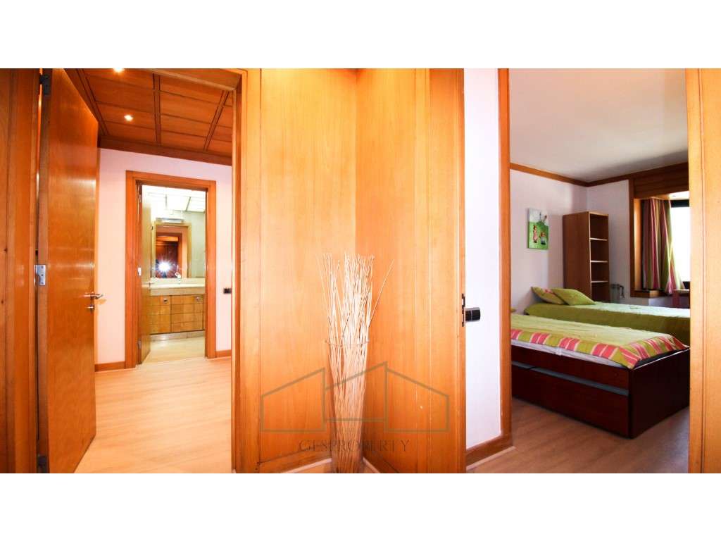 Apartamento T4 nas Torres das Amoreiras-26