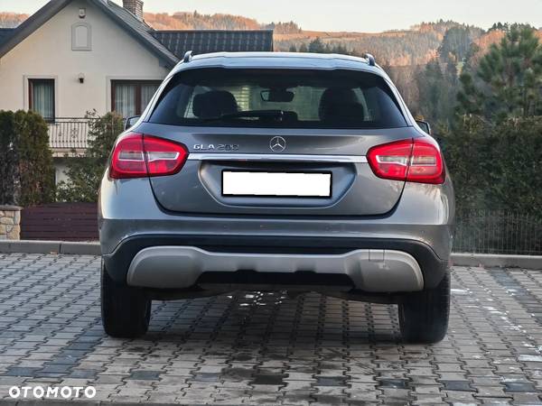 Mercedes-Benz GLA - 6