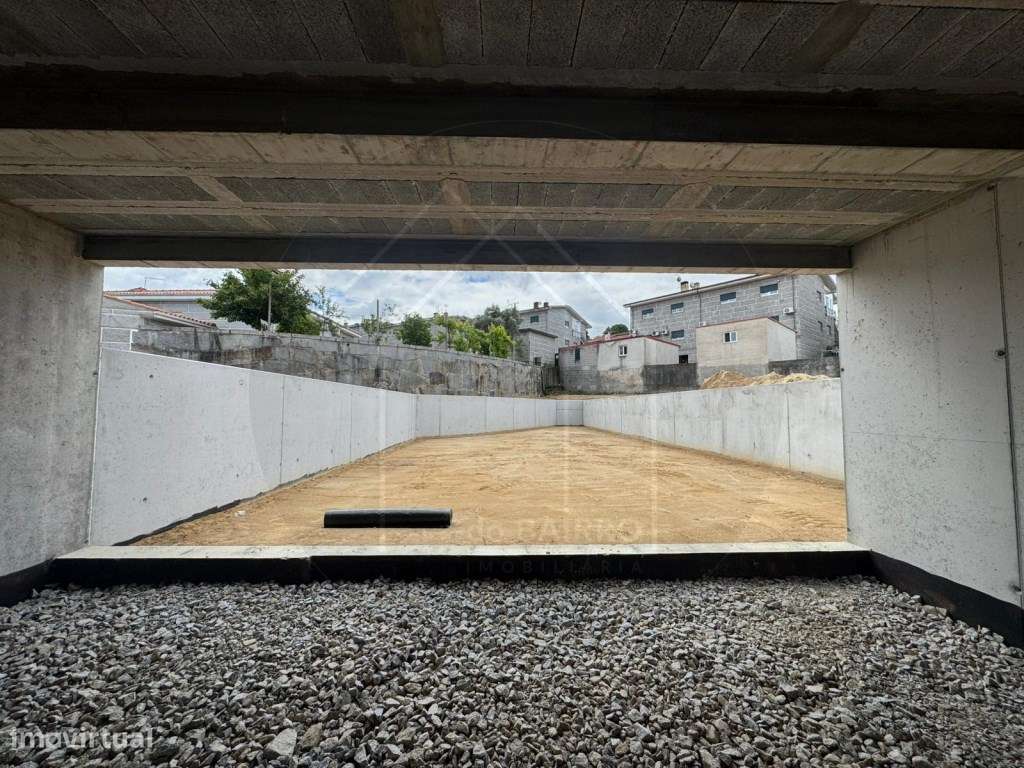 Moradia T3 Térrea de Arquitetura Contemporânea com Jardim Privativo...-15