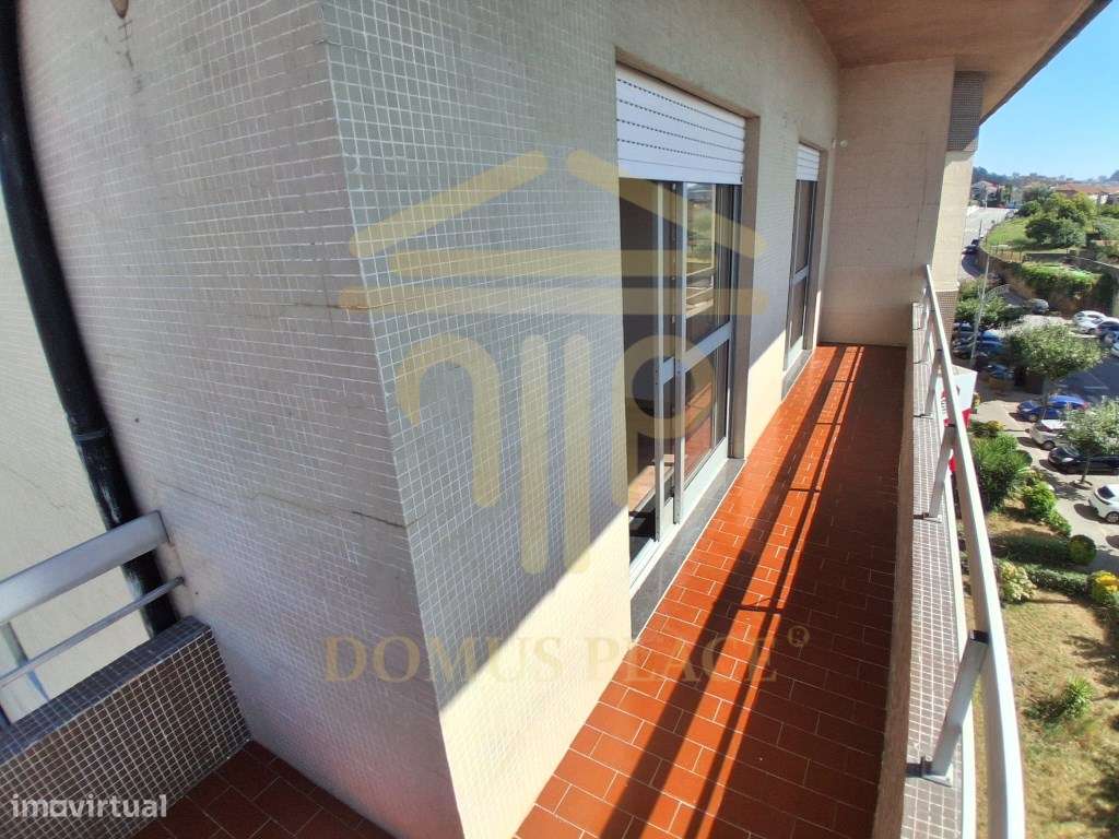 Apartamento T3 Renovado com 3 Frentes, Varandas e Garagem em Fânzer...-18