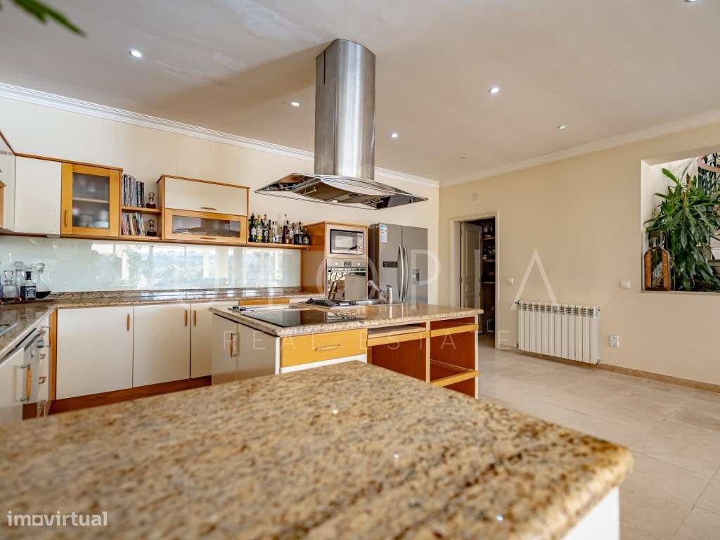 Moradia de Prestígio com Piscina, Campo de Ténis e Terreno Murado d...-40