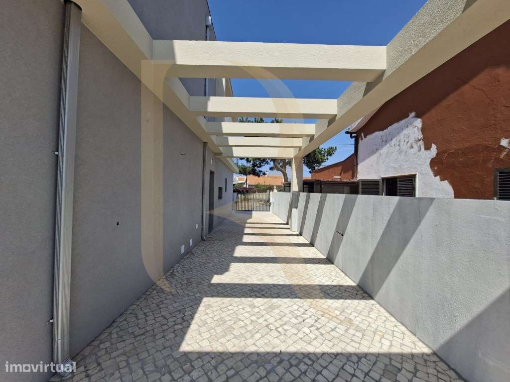 Moradia geminada T3 nova em Fernão Ferro-20