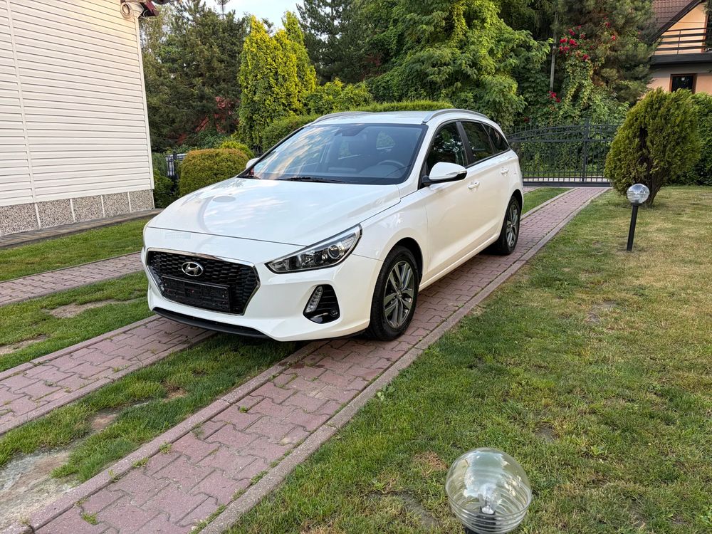 Hyundai i30 III (2017-) blue Kombi 1.4 Classic Navigation 2017