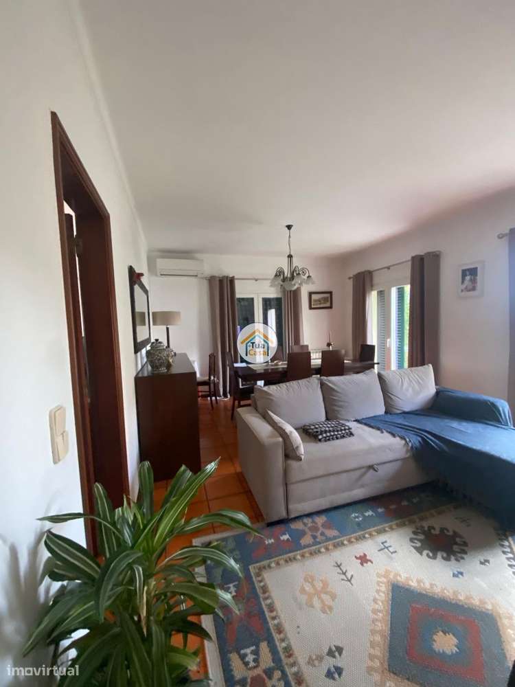 Moradia Geminada  de um dos lados do outro tem entarada e jardim em to-26