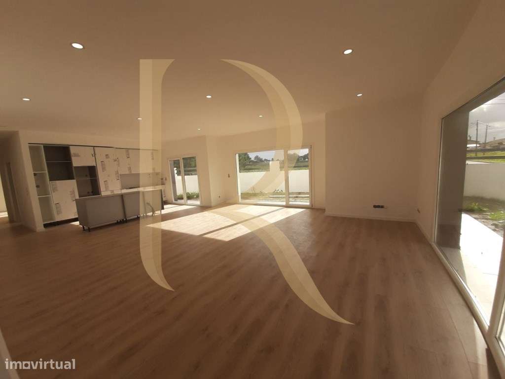 Moradia nova térrea isolada T3 com piscina e garagem em Brejos de A... - Grande imagem: 1/17