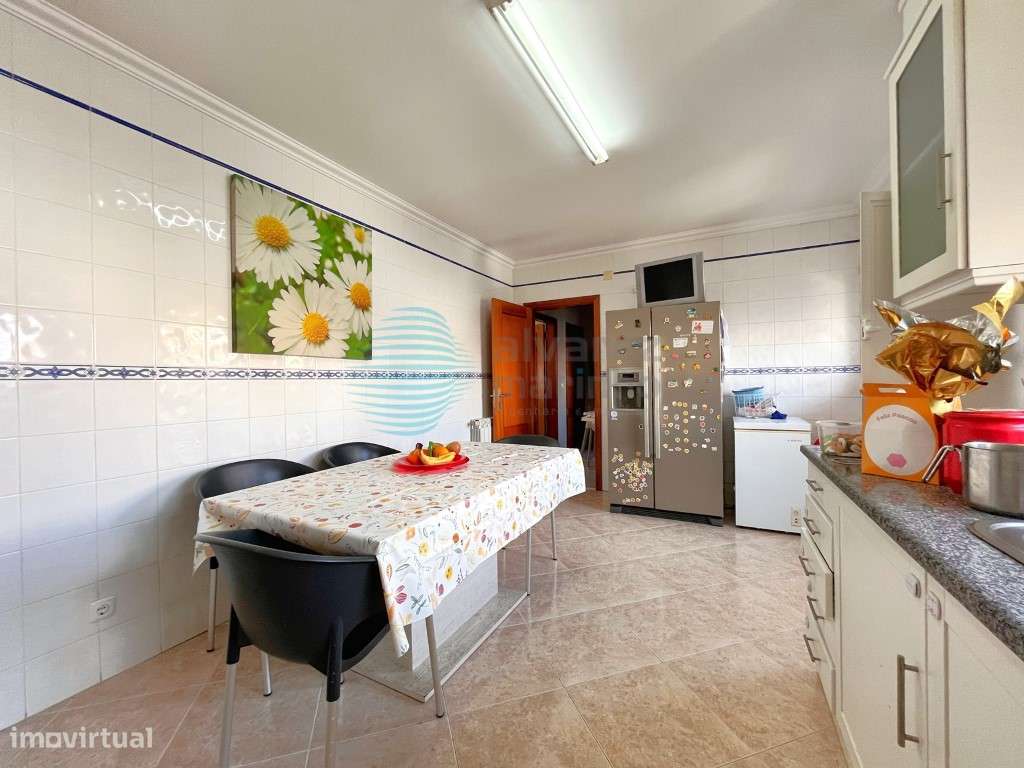 Moradia V3 situada no centro do Bombarral-5