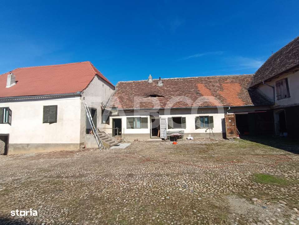 Casa de patrimoniu cu teren arhitectura saseasca sat Nou judetul Sibiu - Imagine principală: 3/19