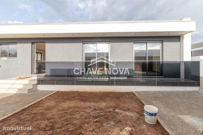 Moradia V3 Nova, Térrea e Isolada em Travanca - Santa Maria da Feira-20