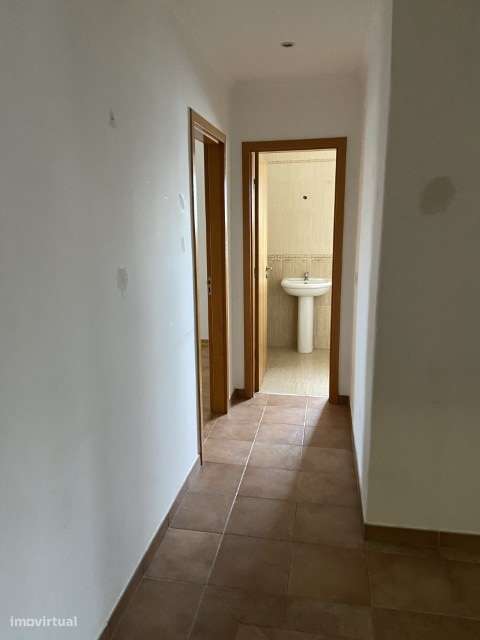 Apartamento em Almada — Excelente Localização e Rentabilidade Atrativa - Grande imagem: 2/9