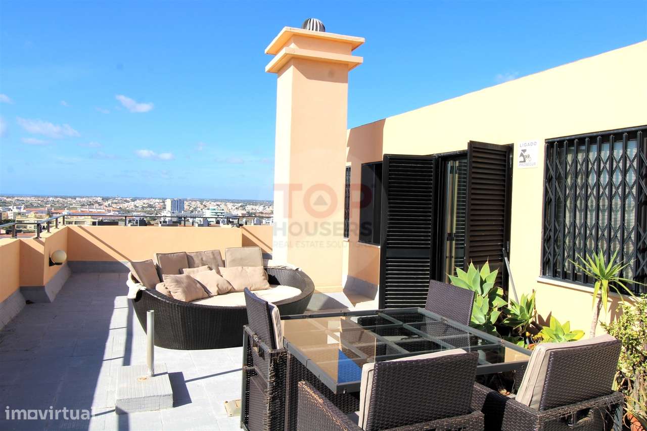 Penthouse T4+1 com Terraço Panorâmico e dois estacionamentos-10