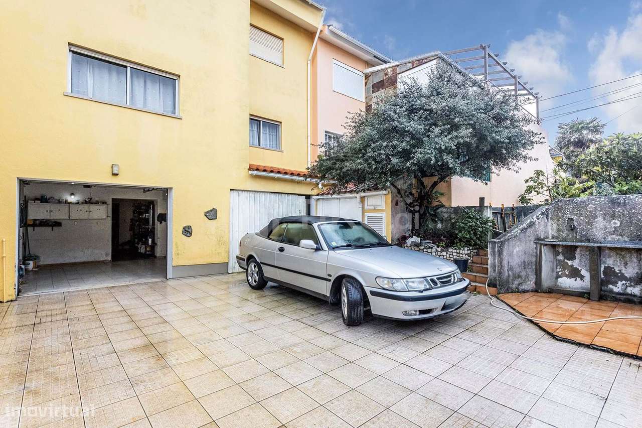 MORADIA GEMINADA À  VENDA EM PORTO SALVO– 3 PISOS, 2 FRENTES-28