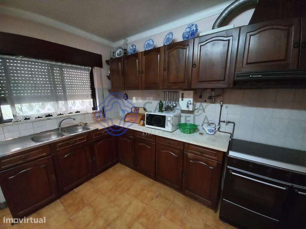 Moradia com 4 quartos, garagem e quintal no Entroncamento - Grande imagem: 5/32