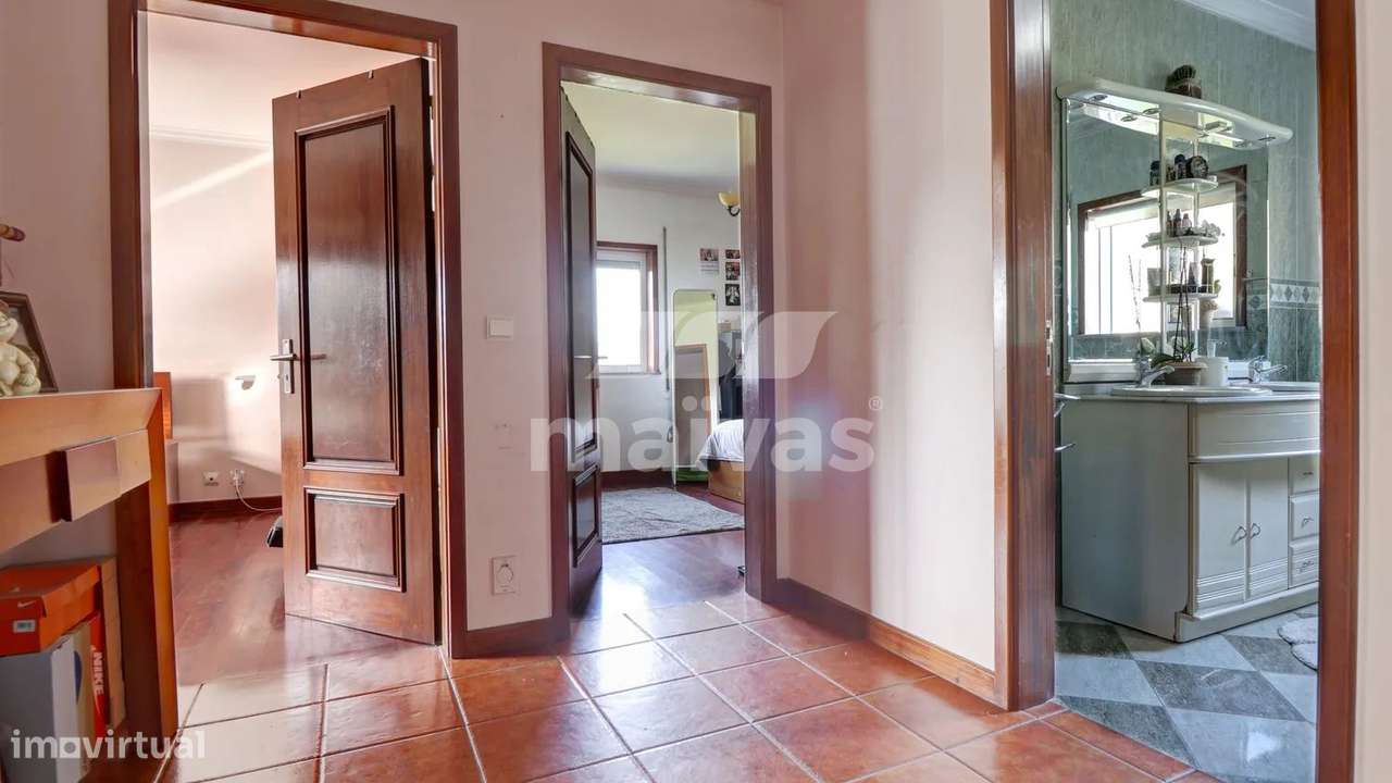 ANDAR MORADIA T3 COM TERRAÇO E GARAGEM PARA TRÊS CARROS-16