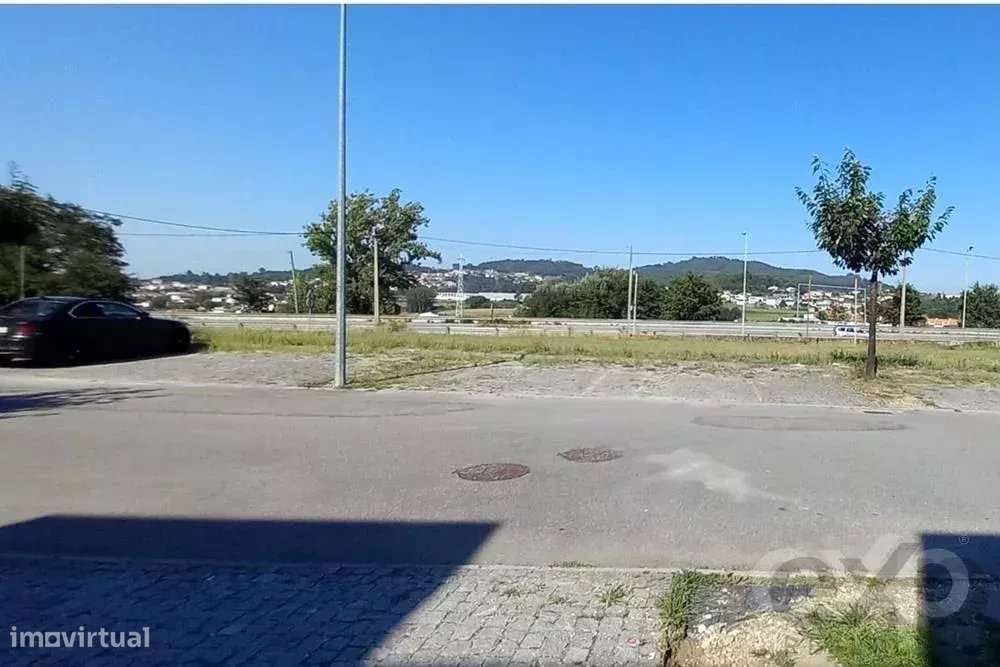 Terreno com projecto aprovado para a construçao de 3 moradias em banda - Grande imagem: 4/9