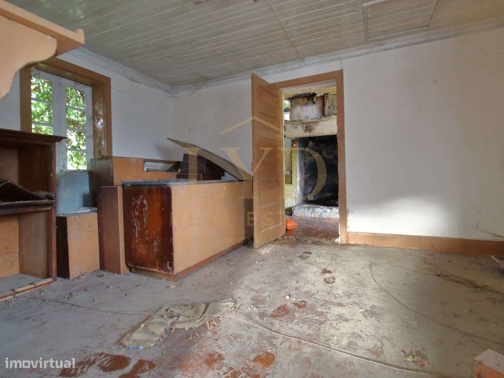 Moradia com terreno Para Restauro-8