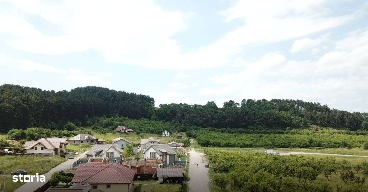 Vand teren intravilan Sanpetru la poalele Dealului Lempes-0